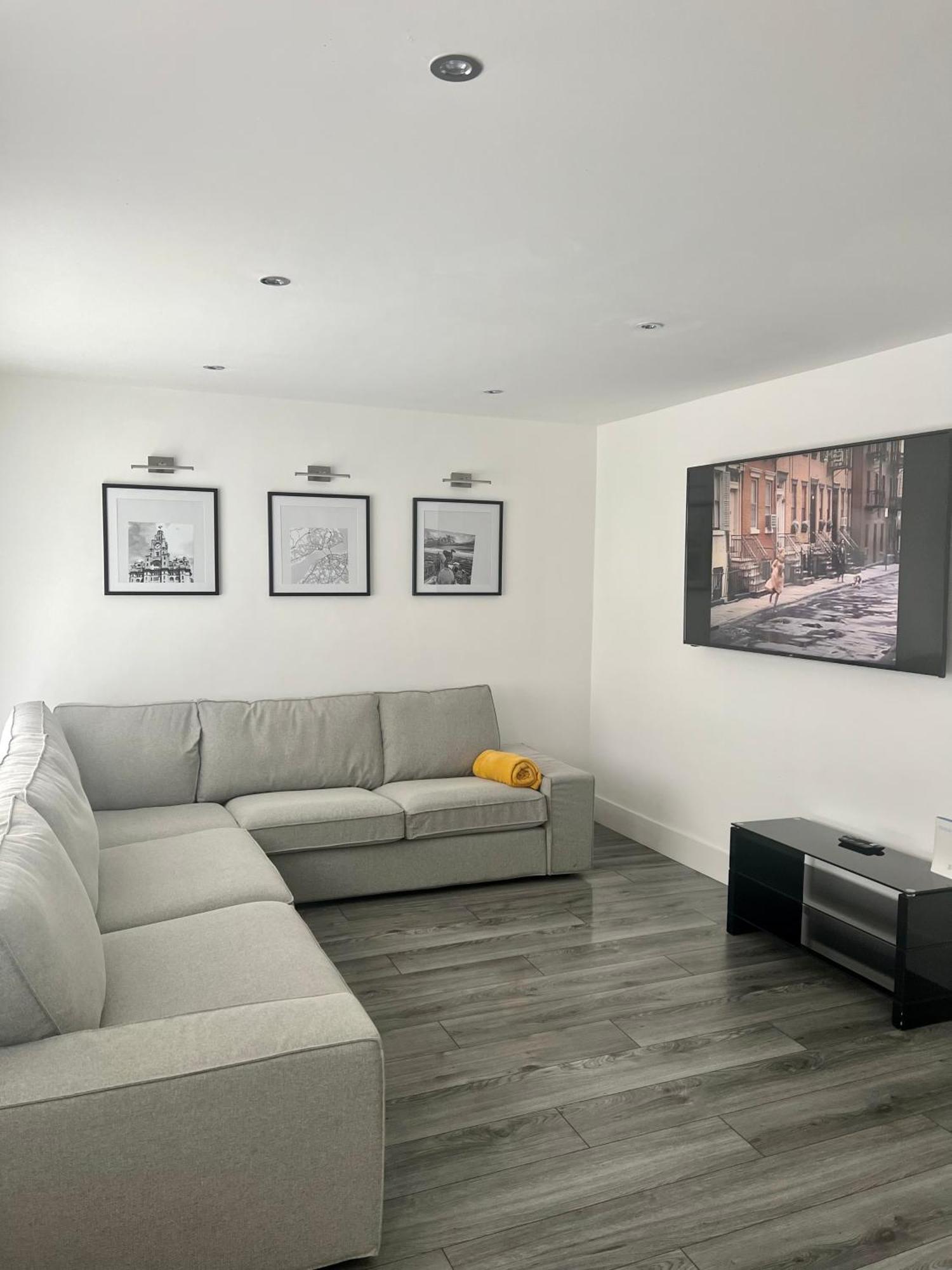 Modern 4 Bed - 10 Mins To Centre Casa vacanze *